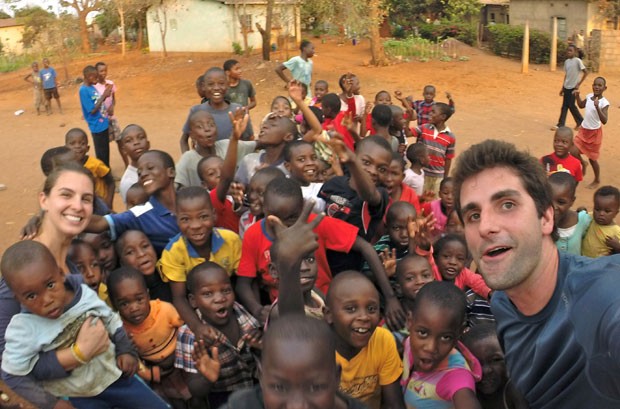 O casal em Chiredzi, no Zimbábue (Foto: Think Twice/Divulgação)