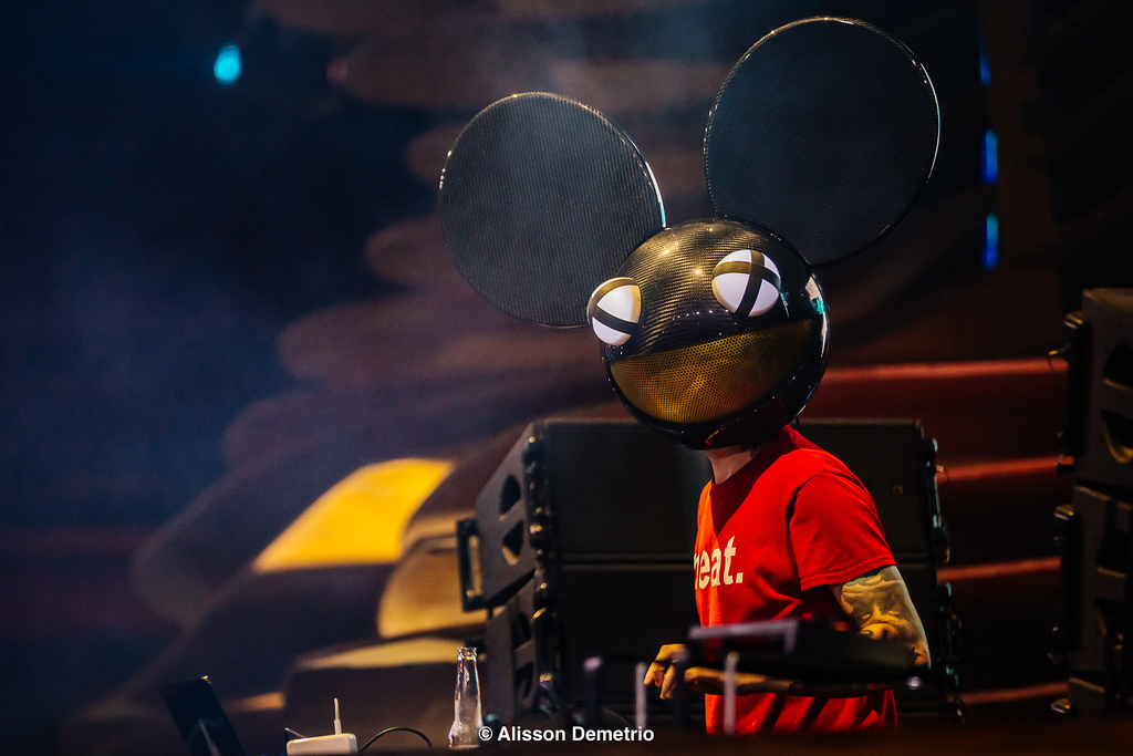 Icônico DJ e produtor musical Deadmau5 será a atração principal do Laroc Club, acompanhado por um line up com muito Techno e Progressive House.